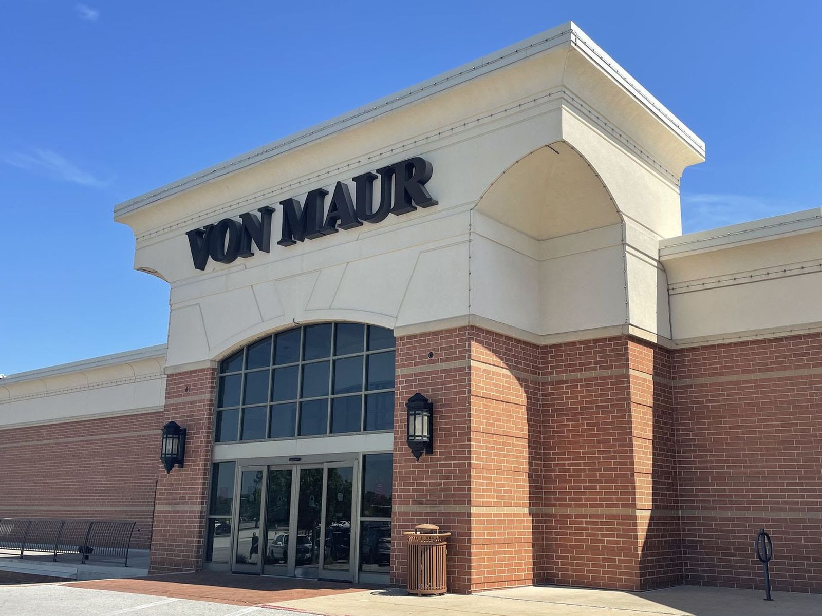 Von Maur, Charlestowne Mall, There ARE some open stores in …