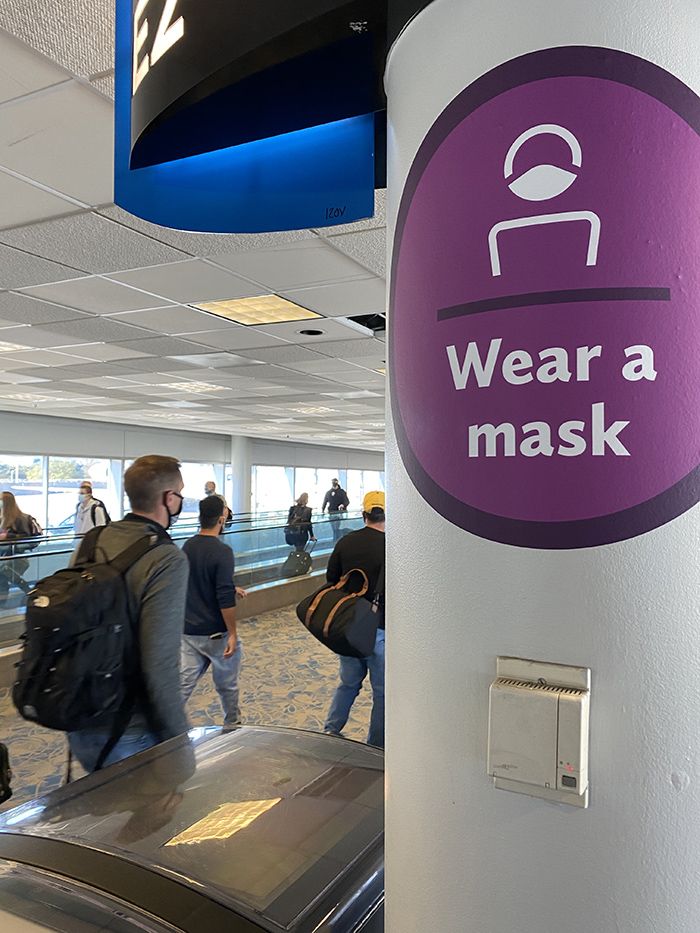 Mask sign at Charlotte Douglas International Airport