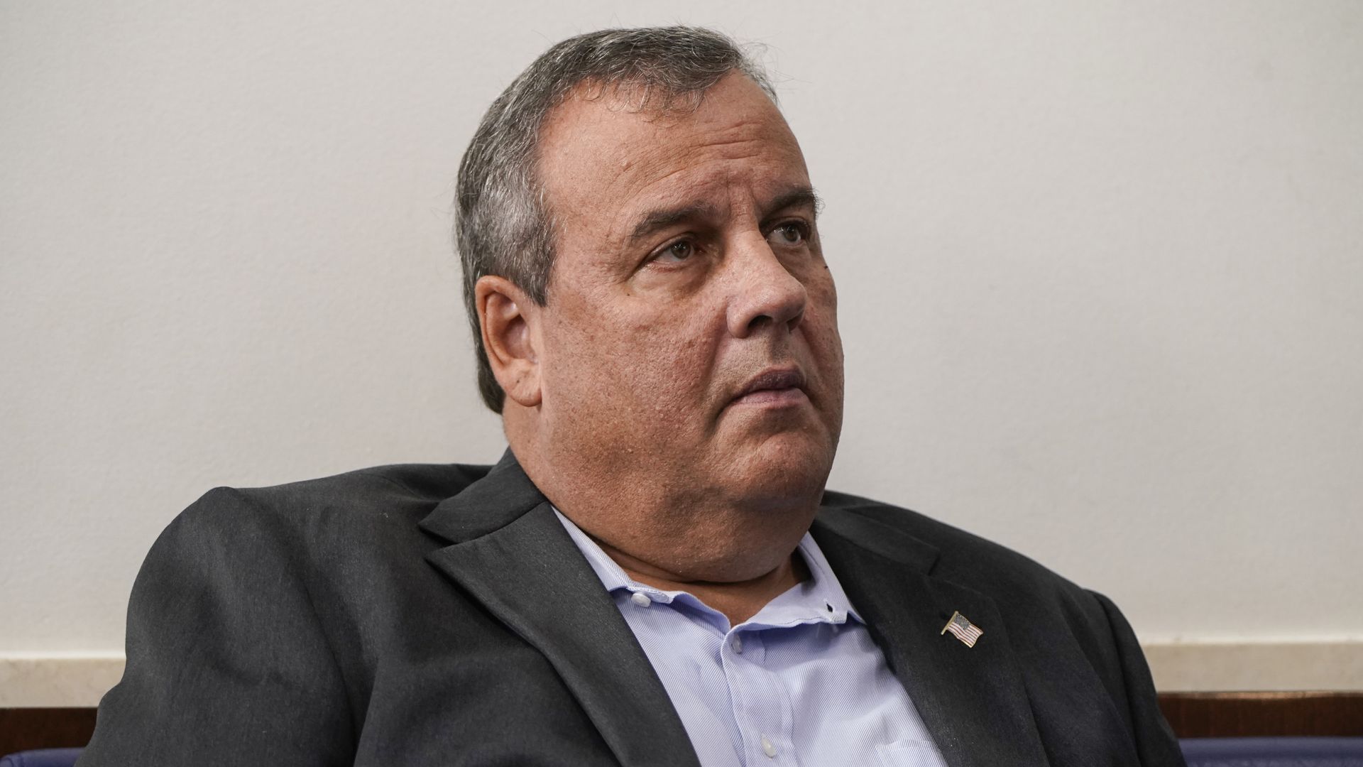 Chris Christie wears a polo and blazer in the White House