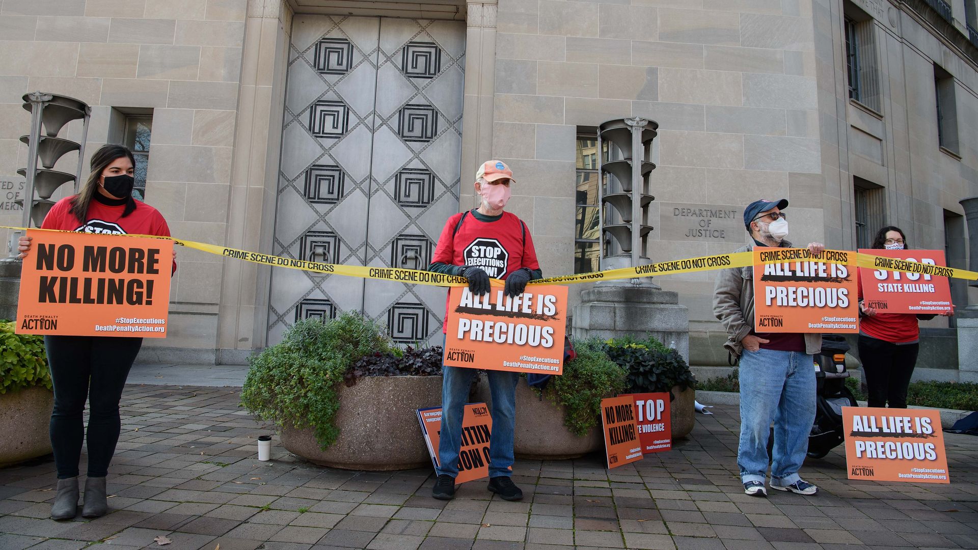 Picture of demonstrators protesting against death row