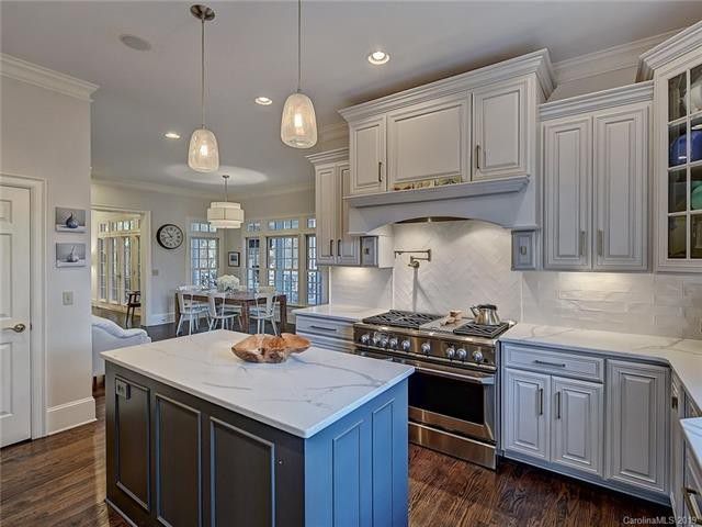 2541 Portland Ave. kitchen