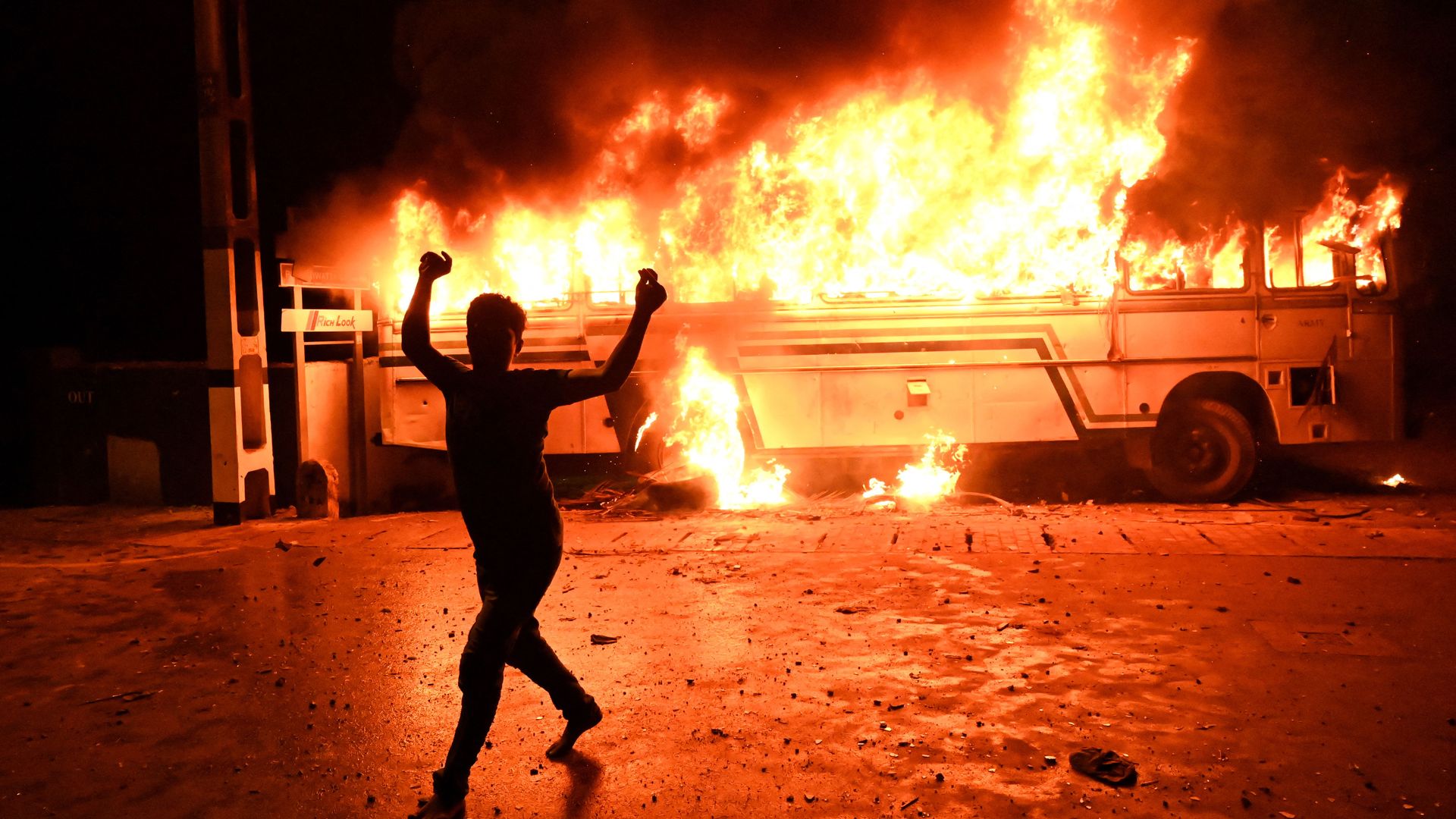 Caption: Sri Lankan authorities imposed a curfew after protesters, angry over the country's deepening economic crisis, attempted to storm the president's residence on Thursday. 