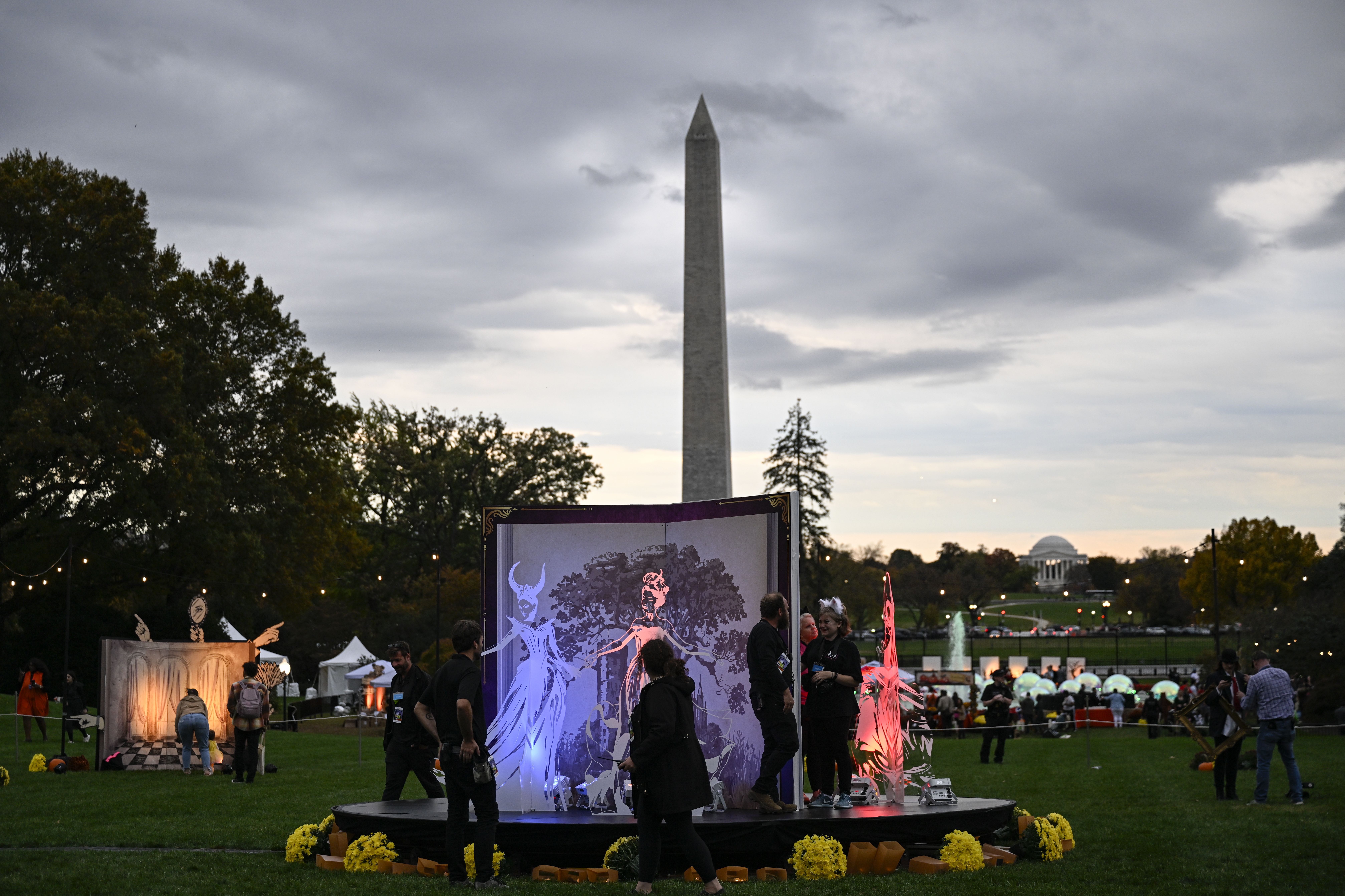 White house trick-or-treat