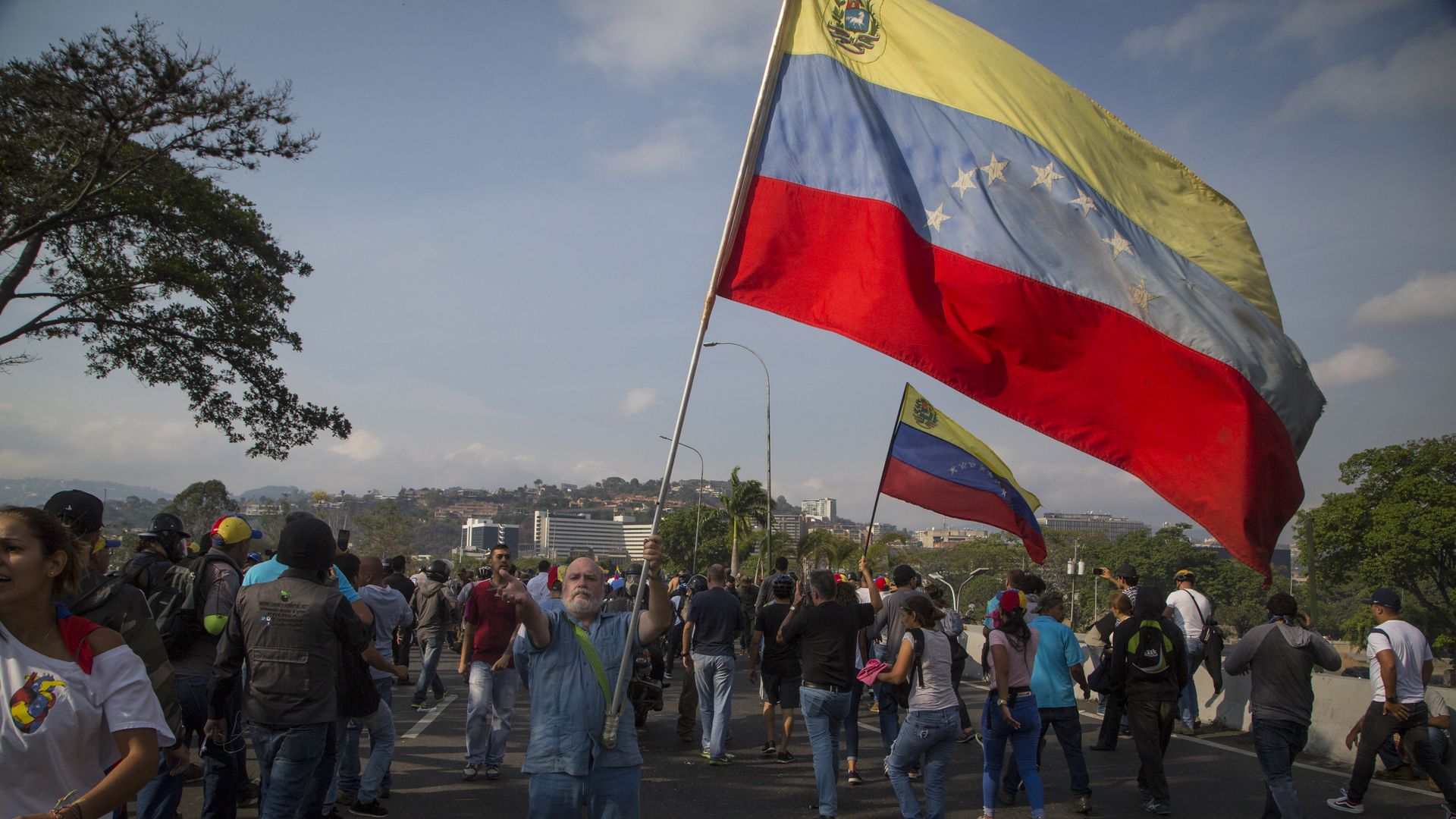 pro-Guaido demonstraters in the street