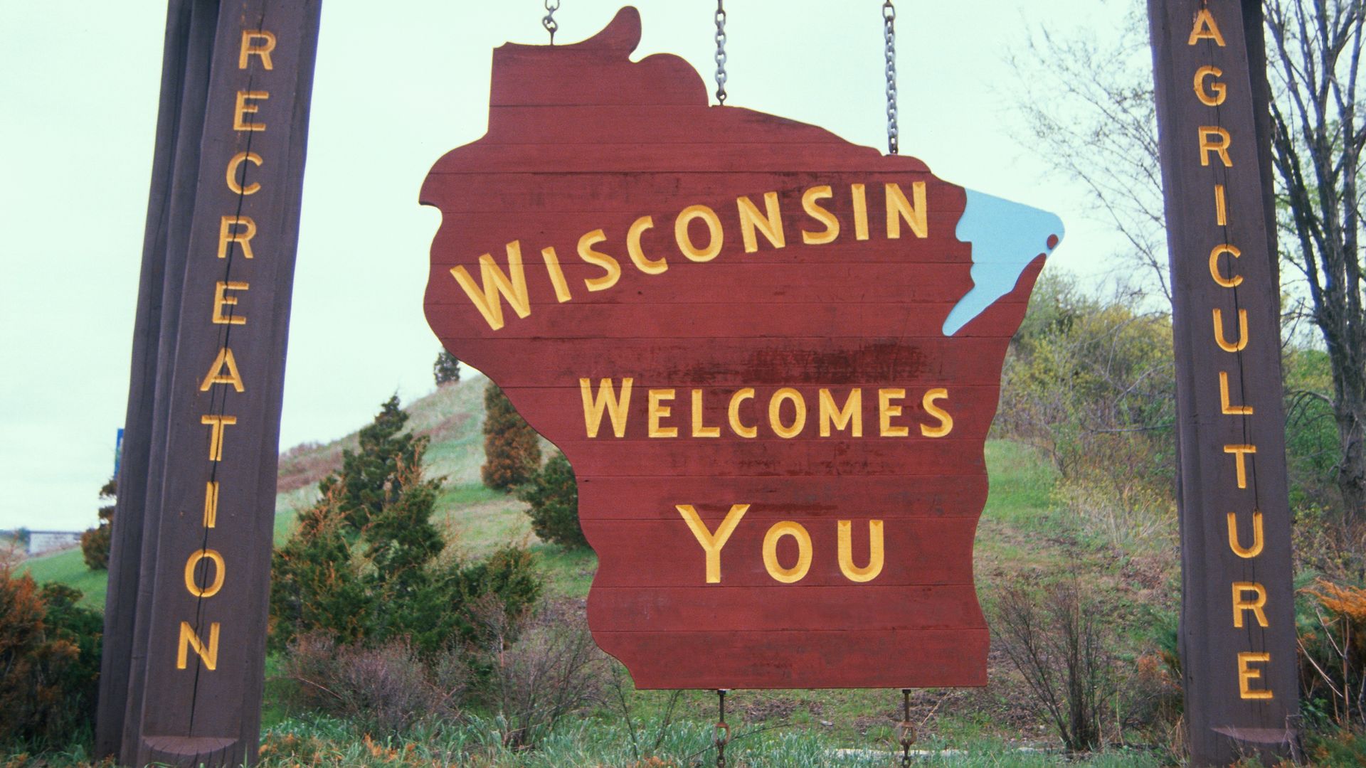 A welcome to Wisconsin sign