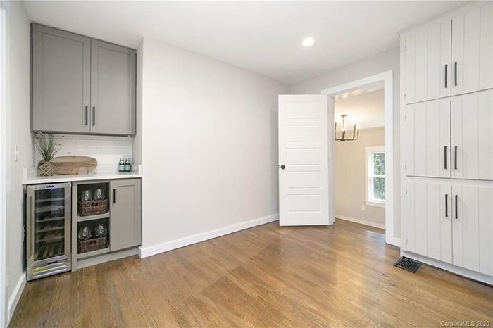 3120 Parkway Ave bar