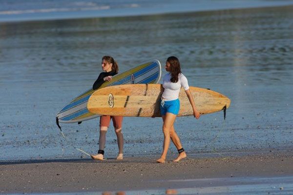 paula-broadwell-surfing