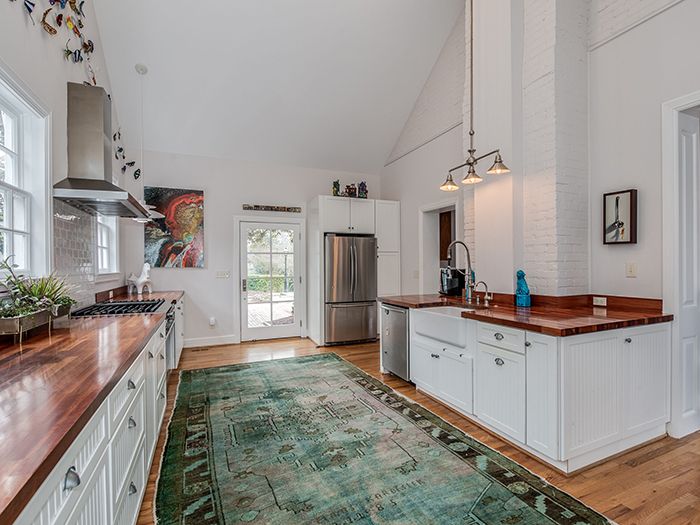 3021 Belvedere Ave kitchen 3