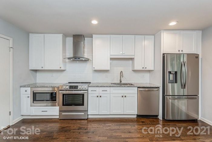 1819 Herrin Ave. kitchen