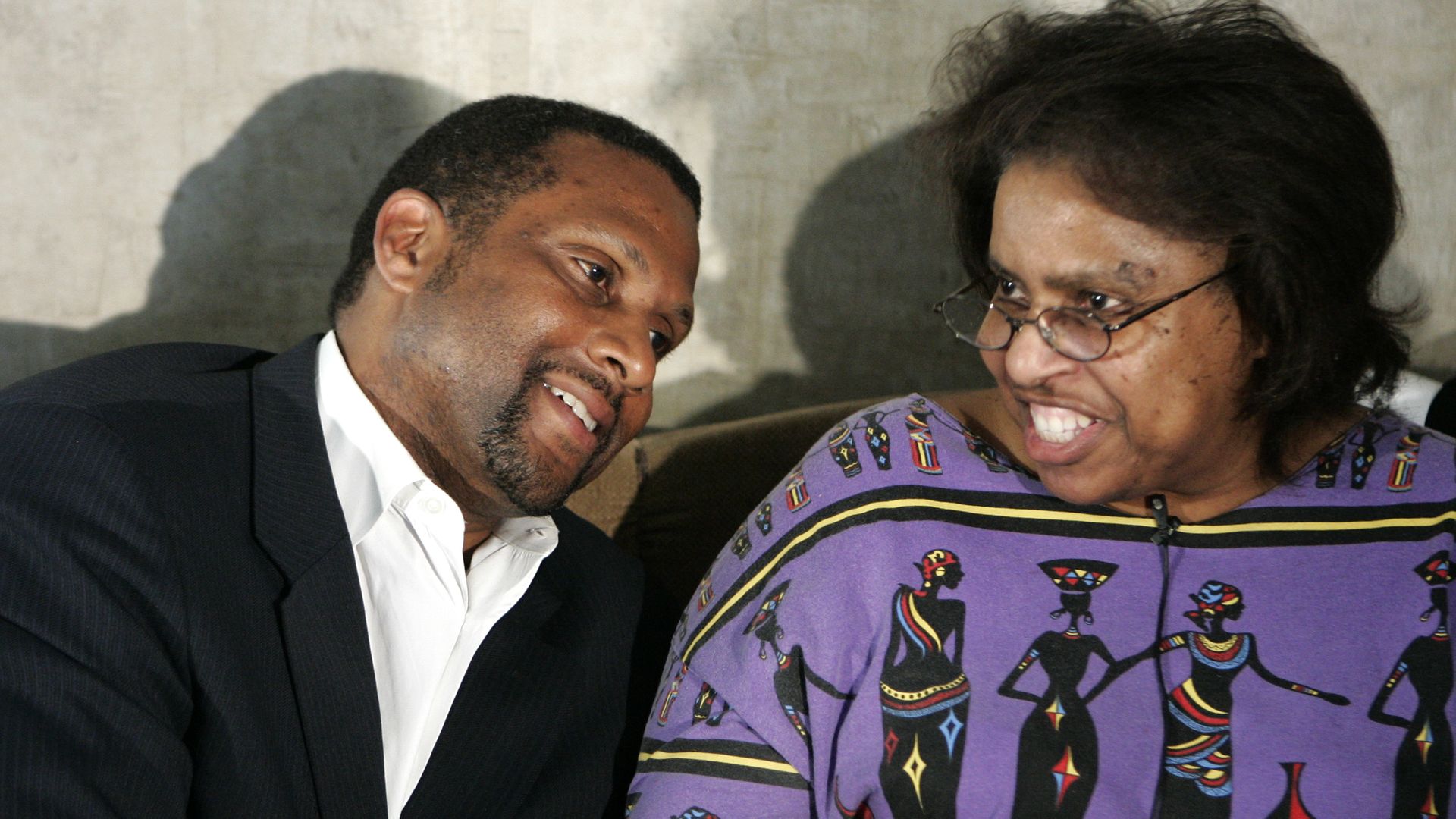 Travis Smiley of PBS, talks with Lower 9th Ward resident Carolyn Parker for Smiley's late-night PBS program.