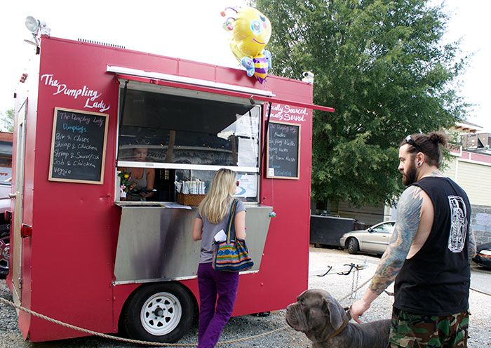 dumpliing-lady-food-truck-in-charlotte