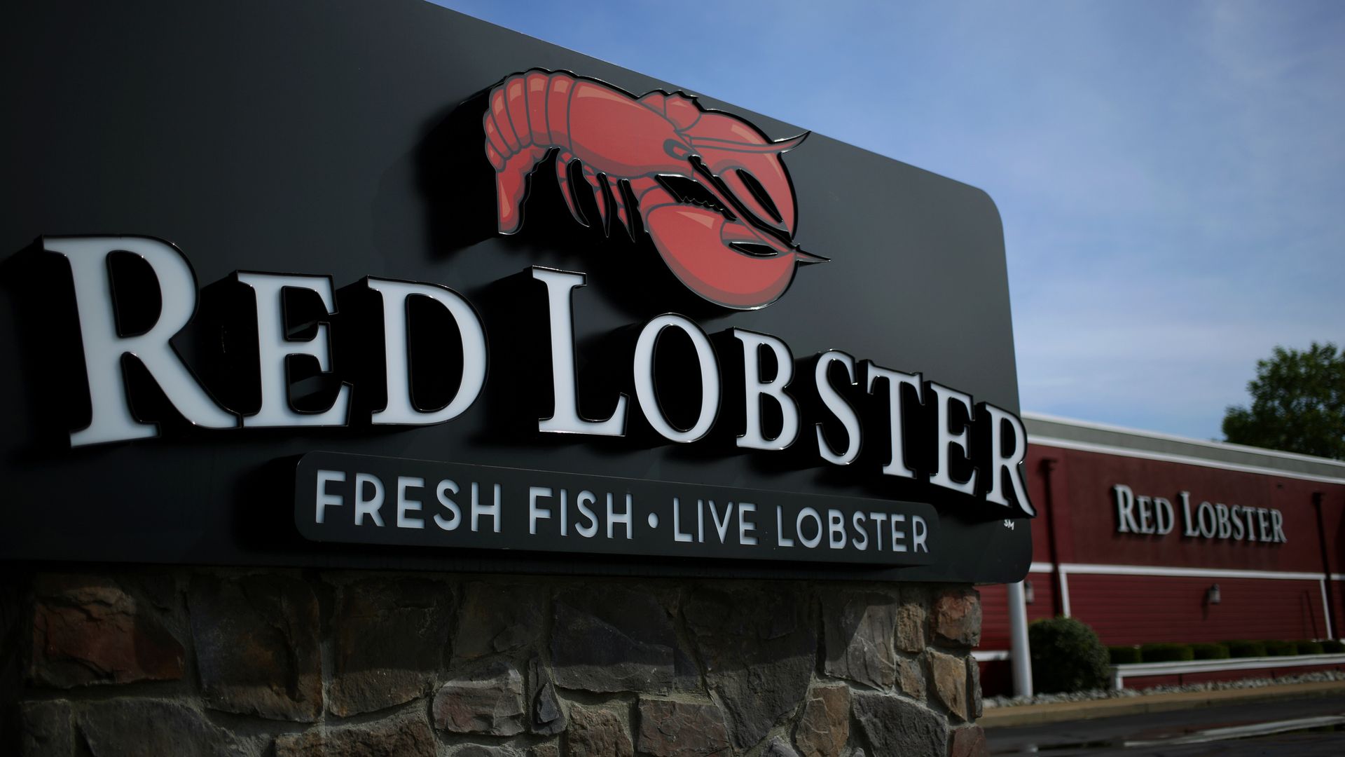 A Red Lobster restaurant storefront. 