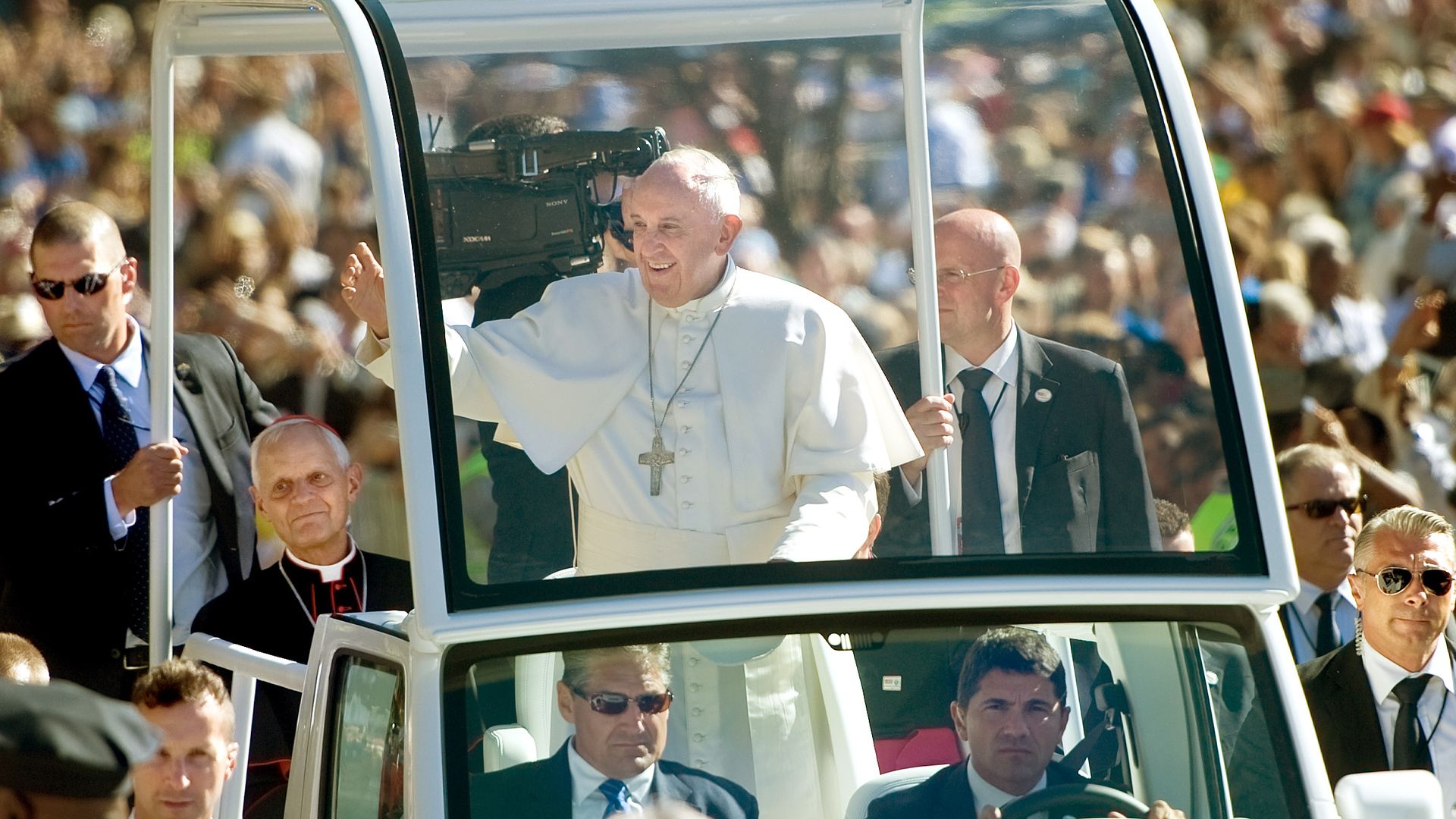 Pope Francis in the Popemobile in D.C.