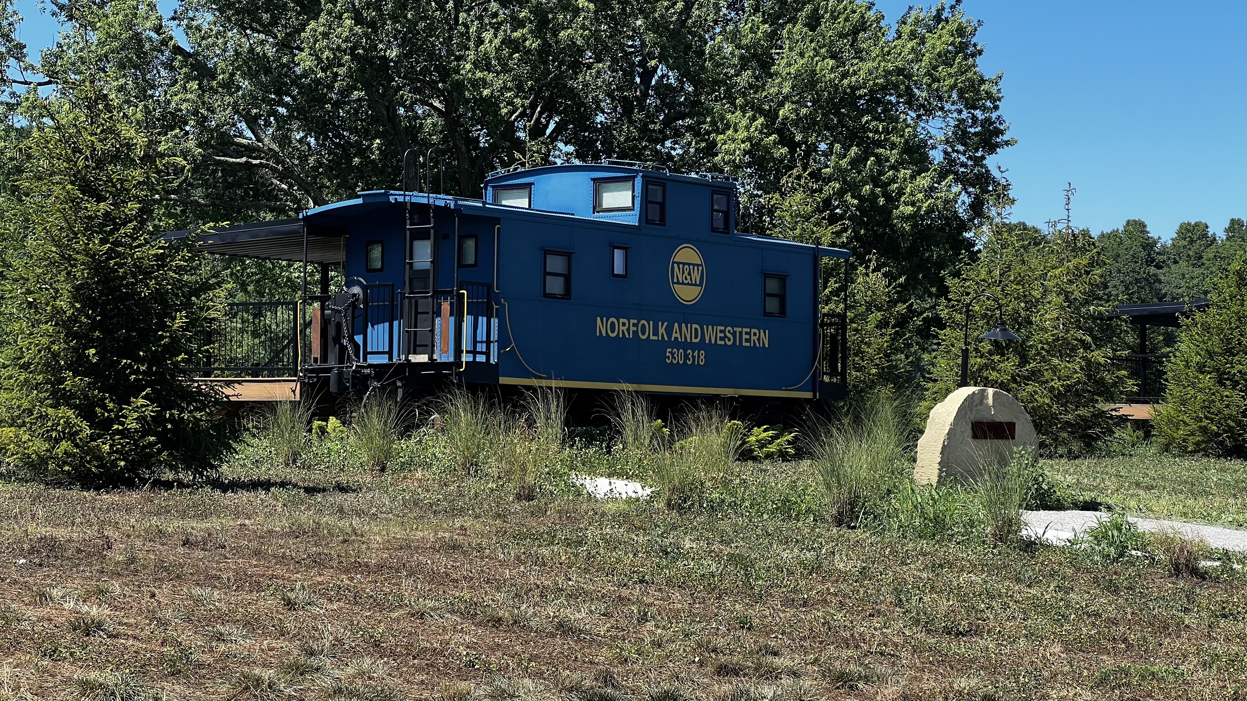 A blue caboose train car. 