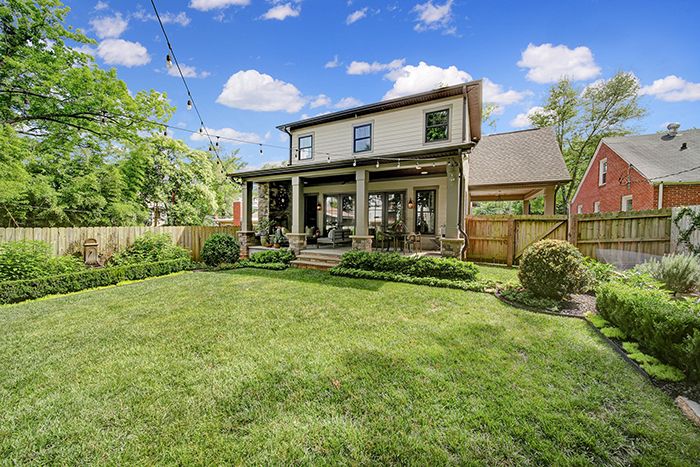 2413 Commonwealth Ave, yard