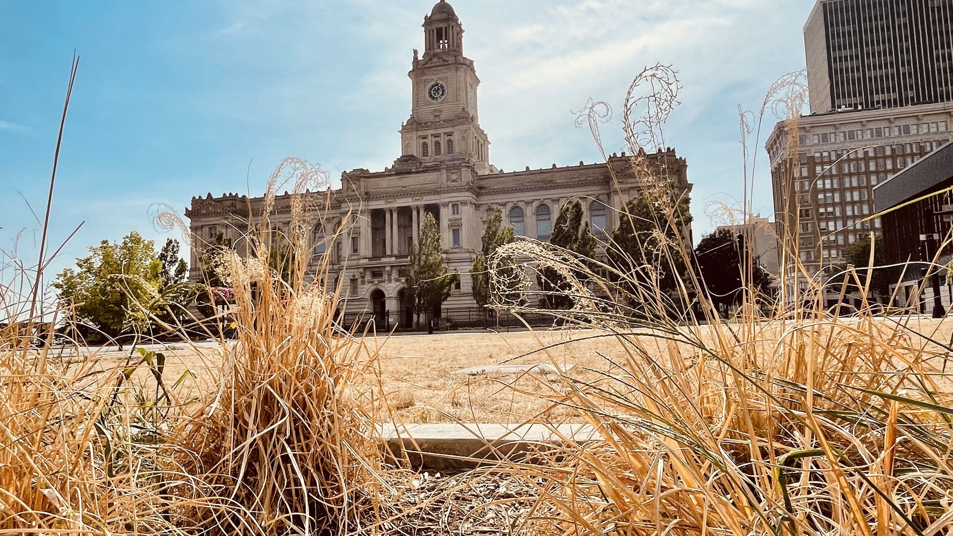 A photo of the Polk County Courthouse
