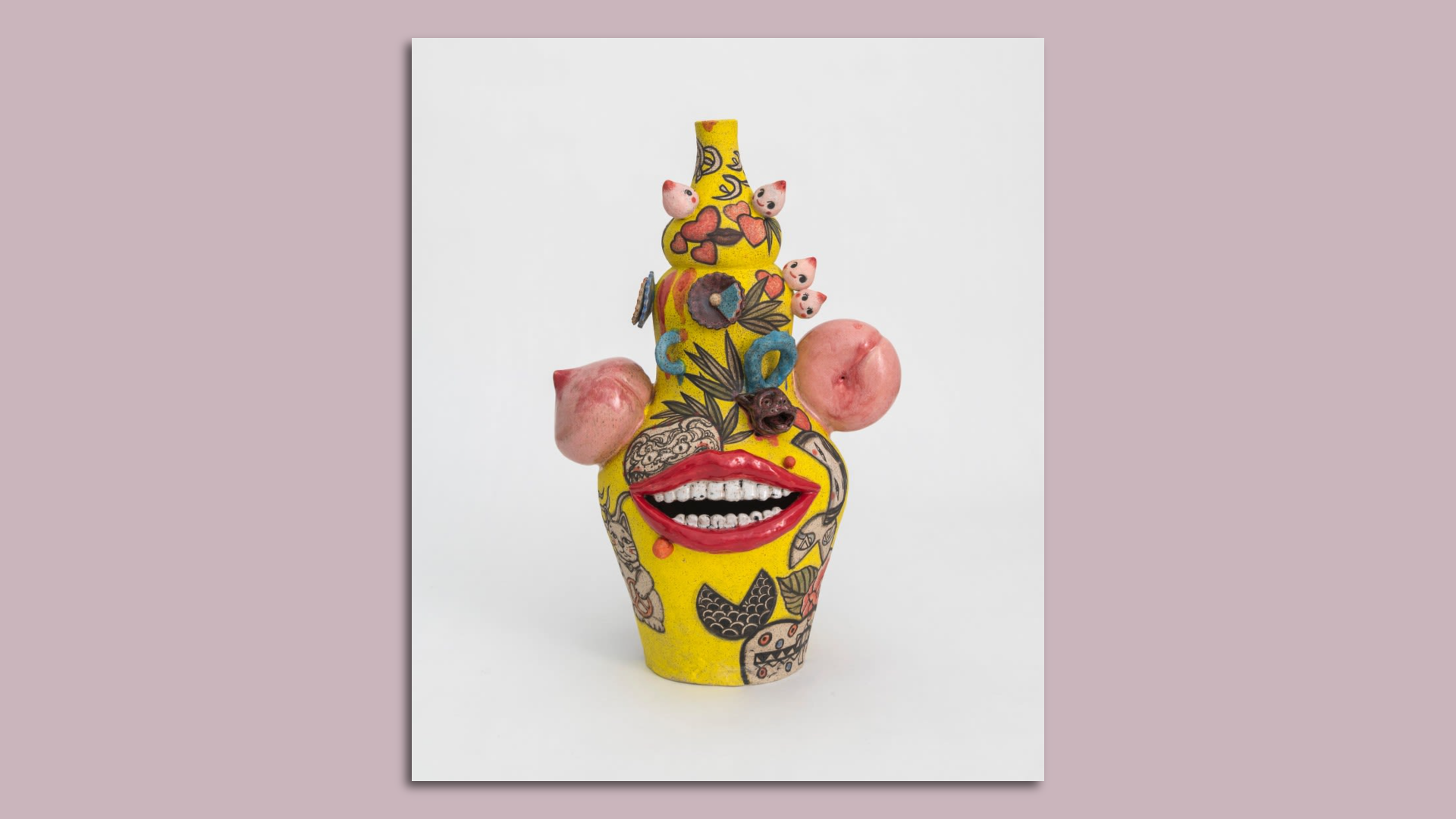A yellow clay jug decorated with a clay mouth and peaches.