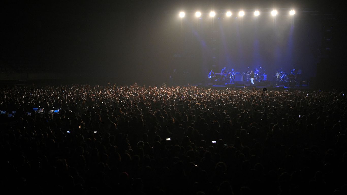 Photos: Spain concert draws 5,000 after COVID screening