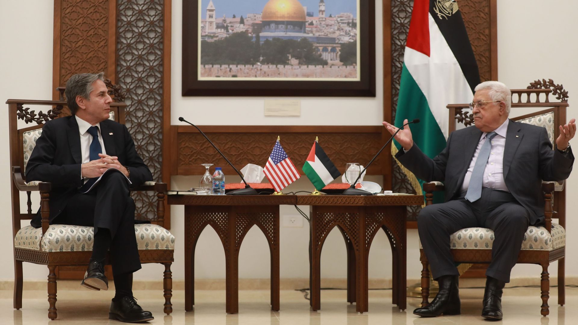 Secretary of State Blinken (left) meets Palestinian President Abbas last May. Photo: Issam Rimawi/Anadolu Agency via Getty