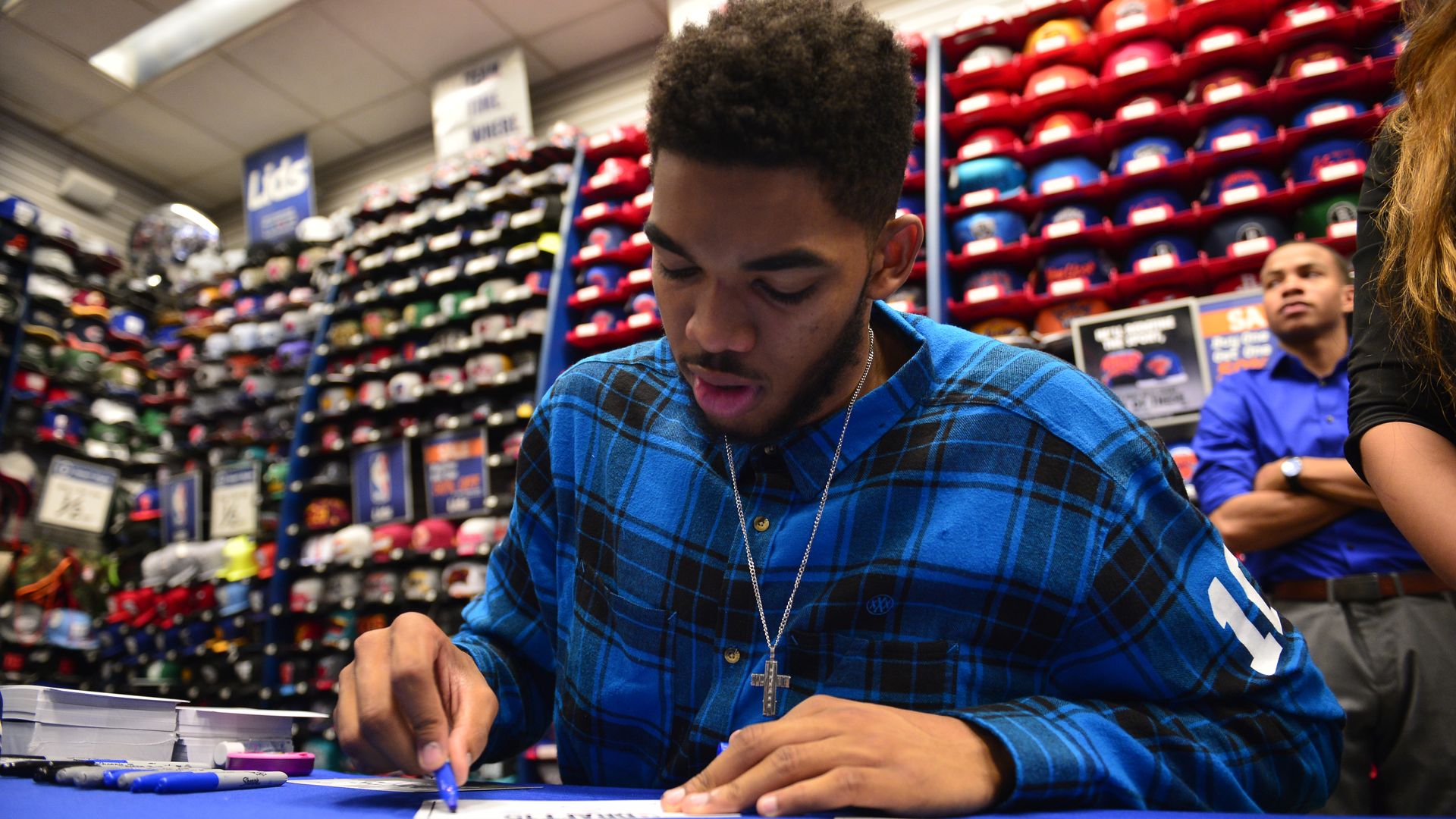 NBA player Karl-Anthony Towns signs autographs at a Lids store.