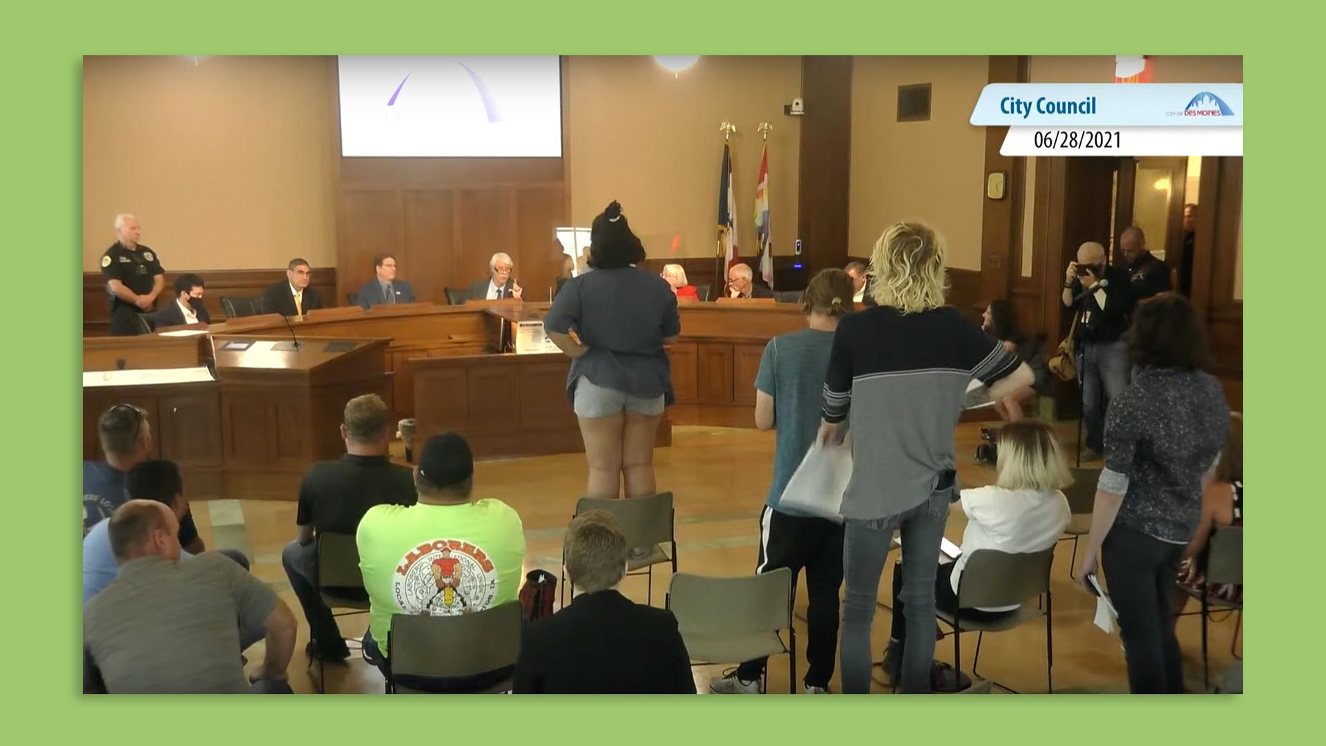 A photo of a Des Moines city council meeting.