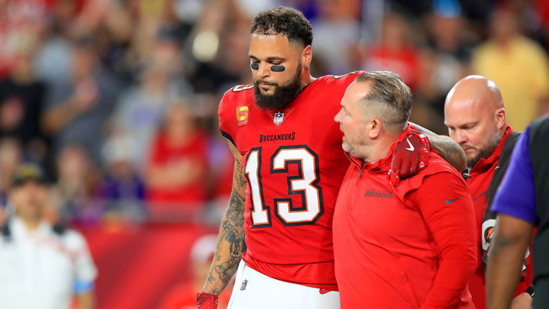 Bucs wide reciever Mike Evans is helped off the field after suffering an injury.