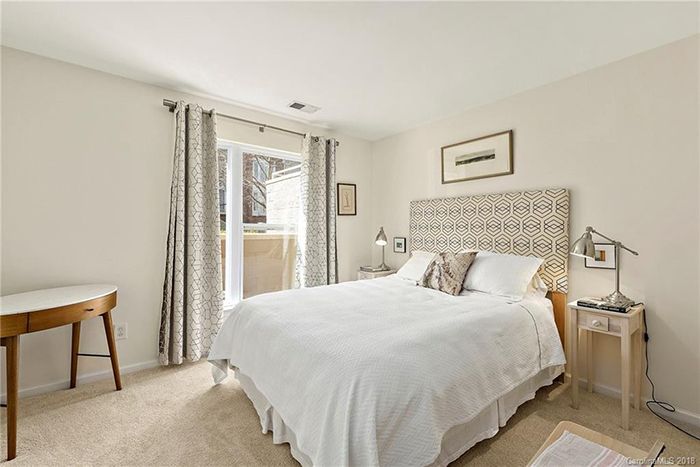 521 Donatello Ave, bed