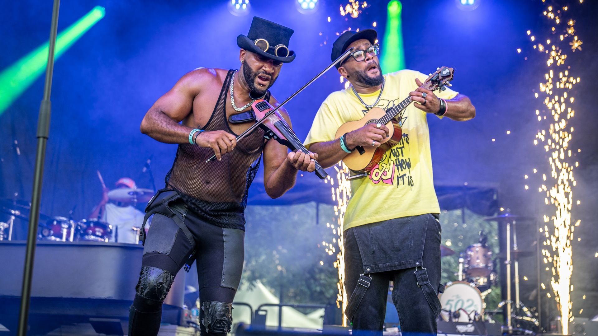 B2Wins perform on stage