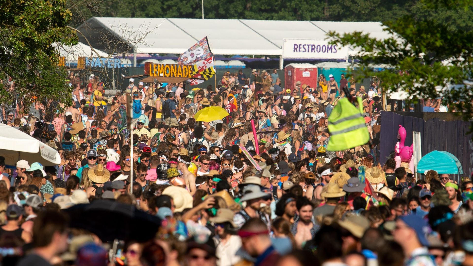 A large crowd of people at Bonnaroo in 2019