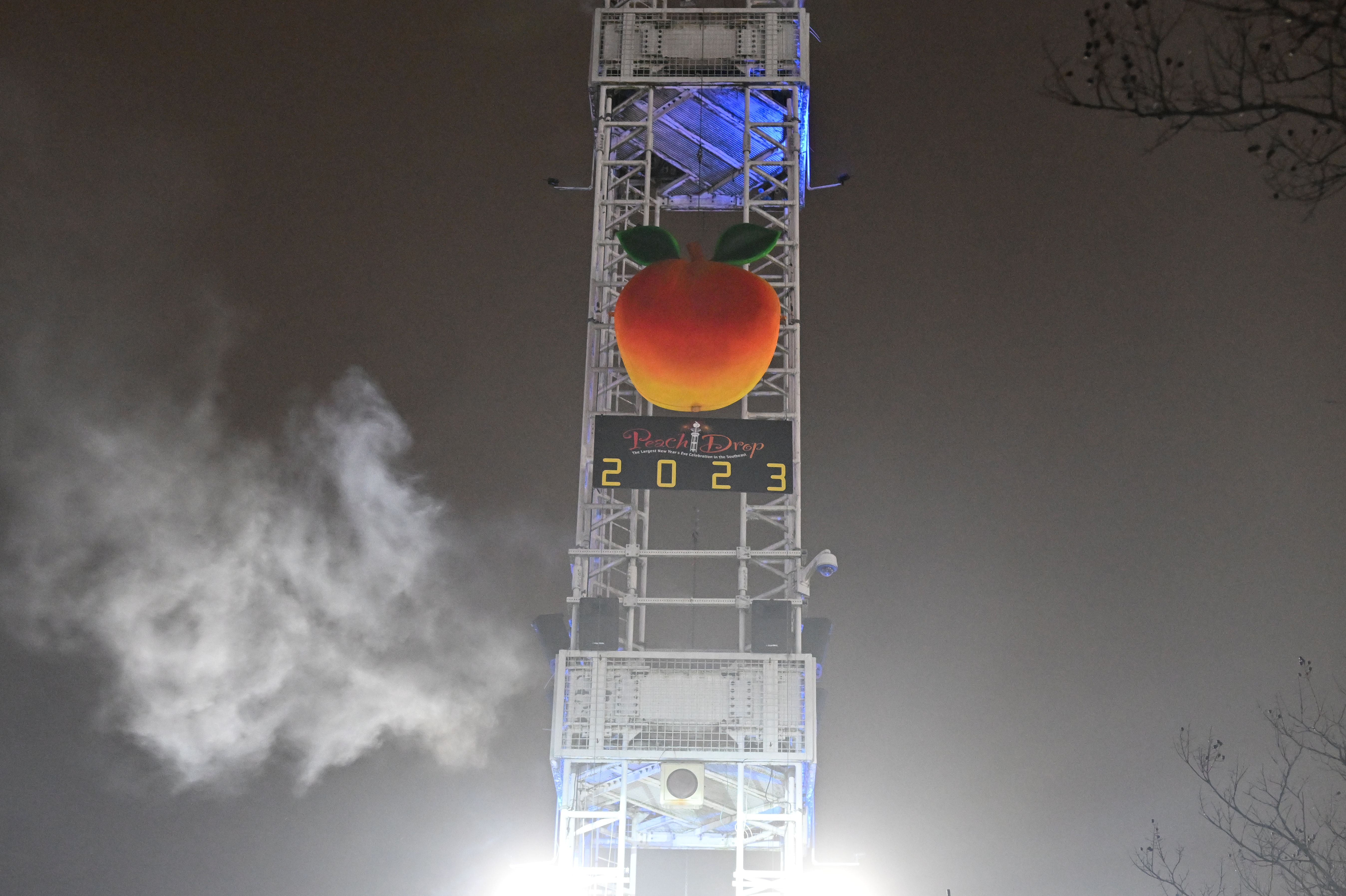 giant peach dropping in Atlanta to ring in 2023