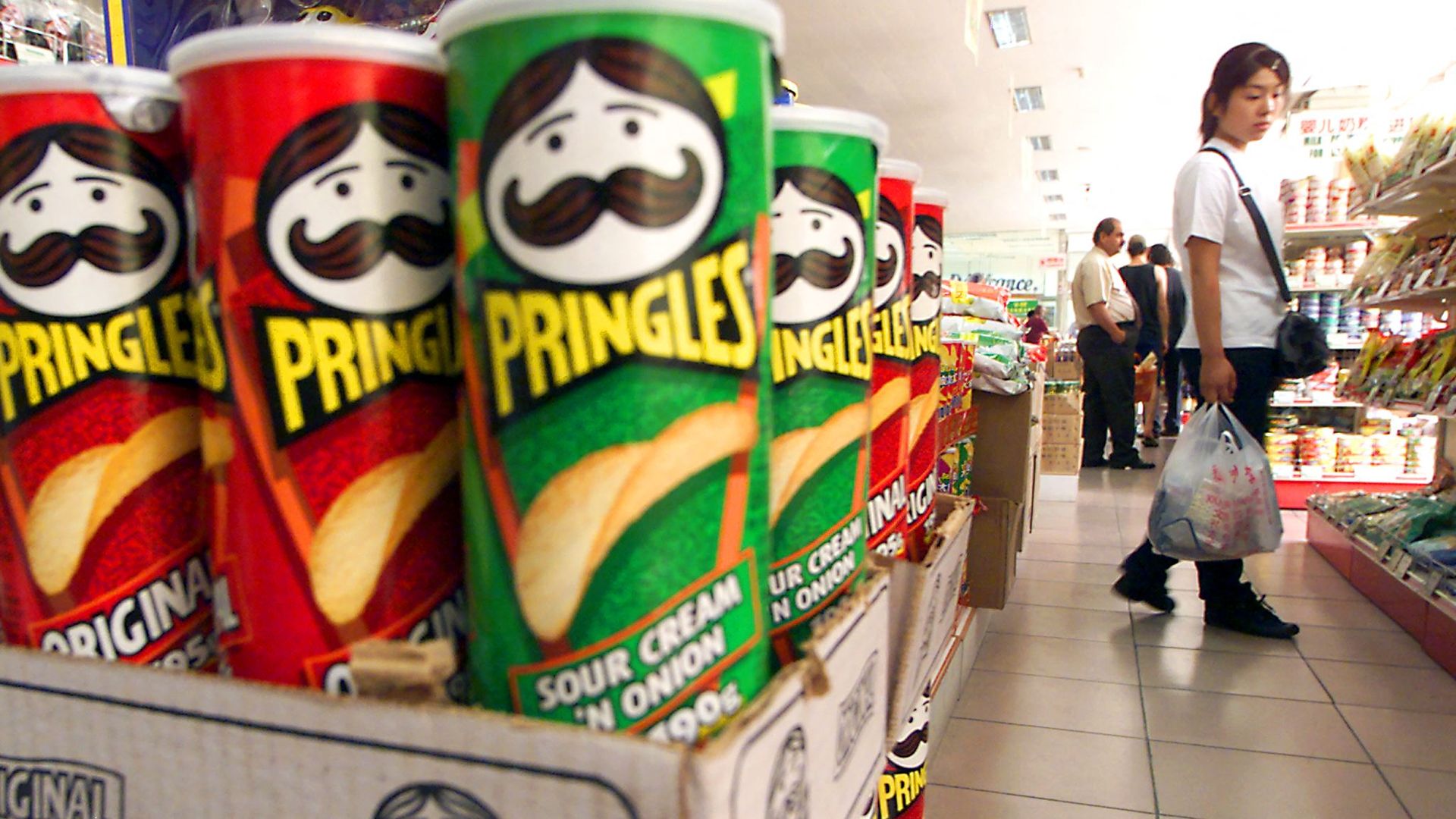 Pringles cannisters