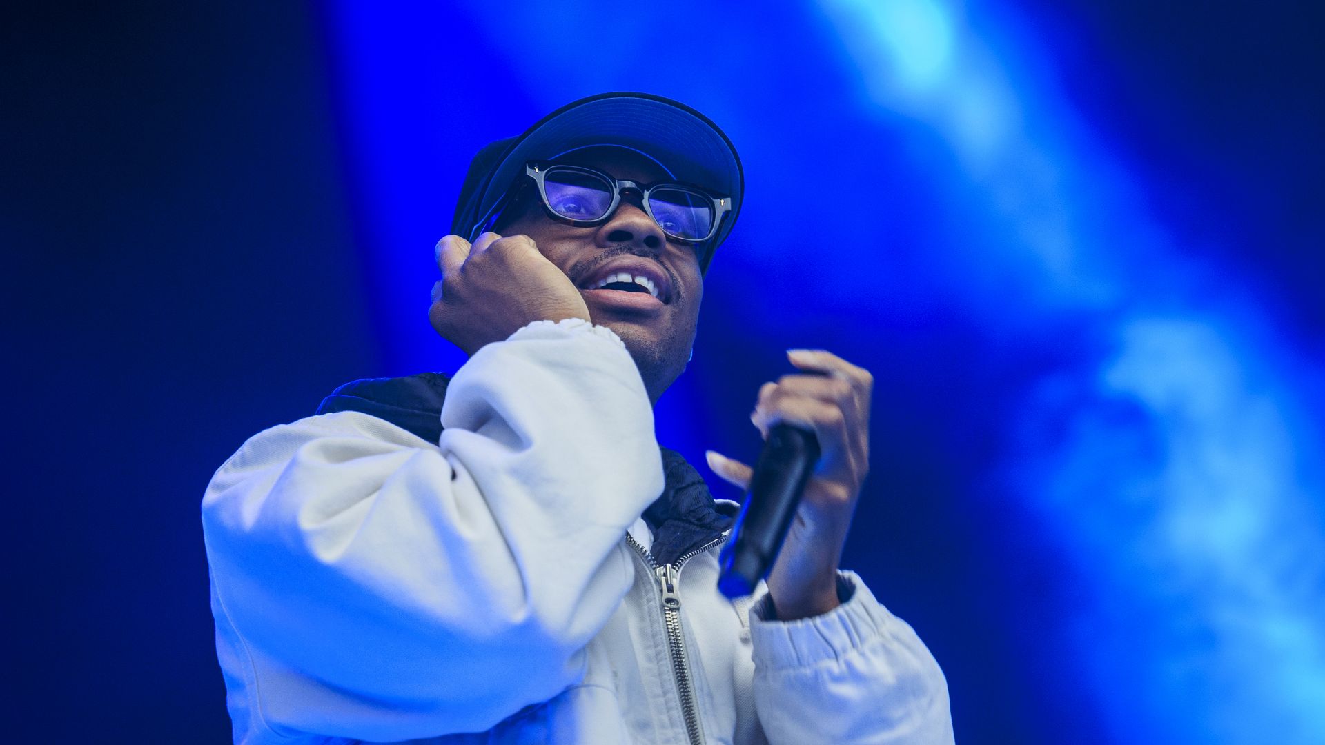 A photo of Vince Staples holding a mic.