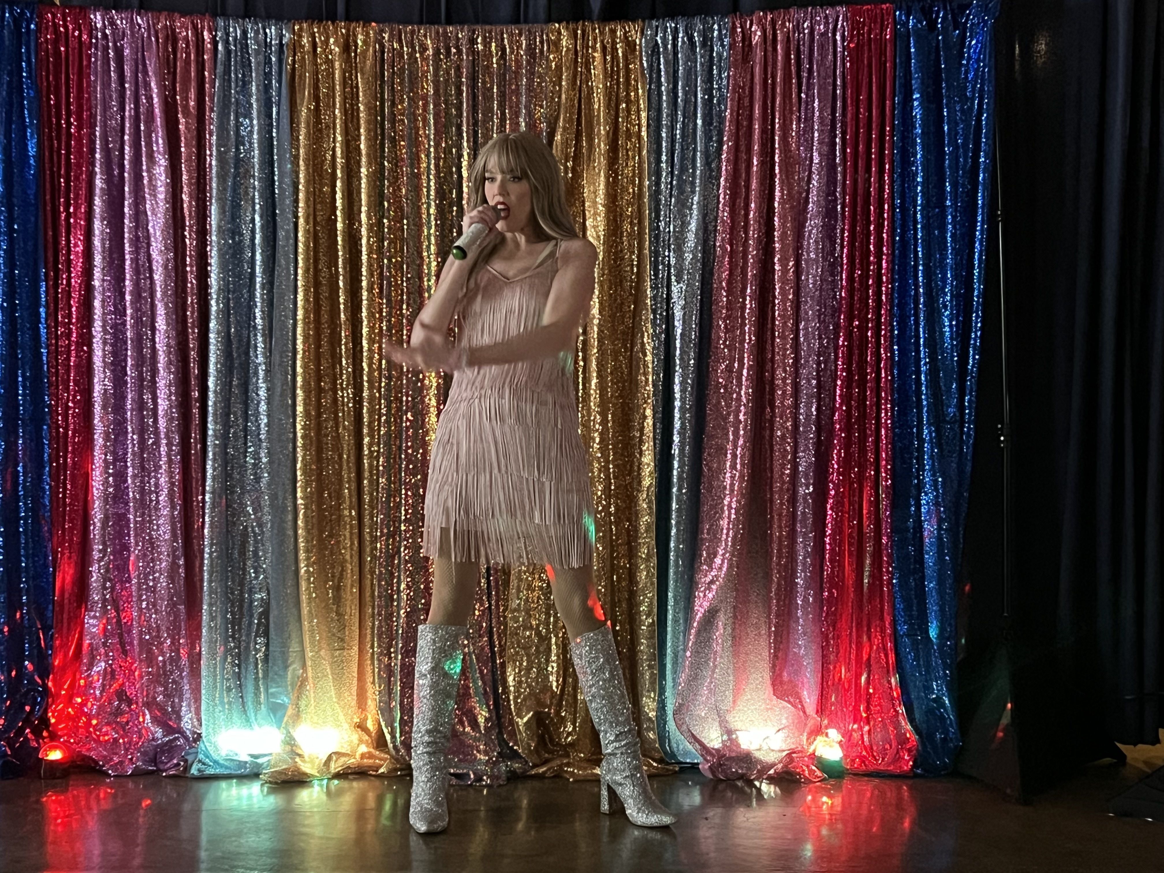 Amanda Browning-Bloyd pretending to be Taylor Swift