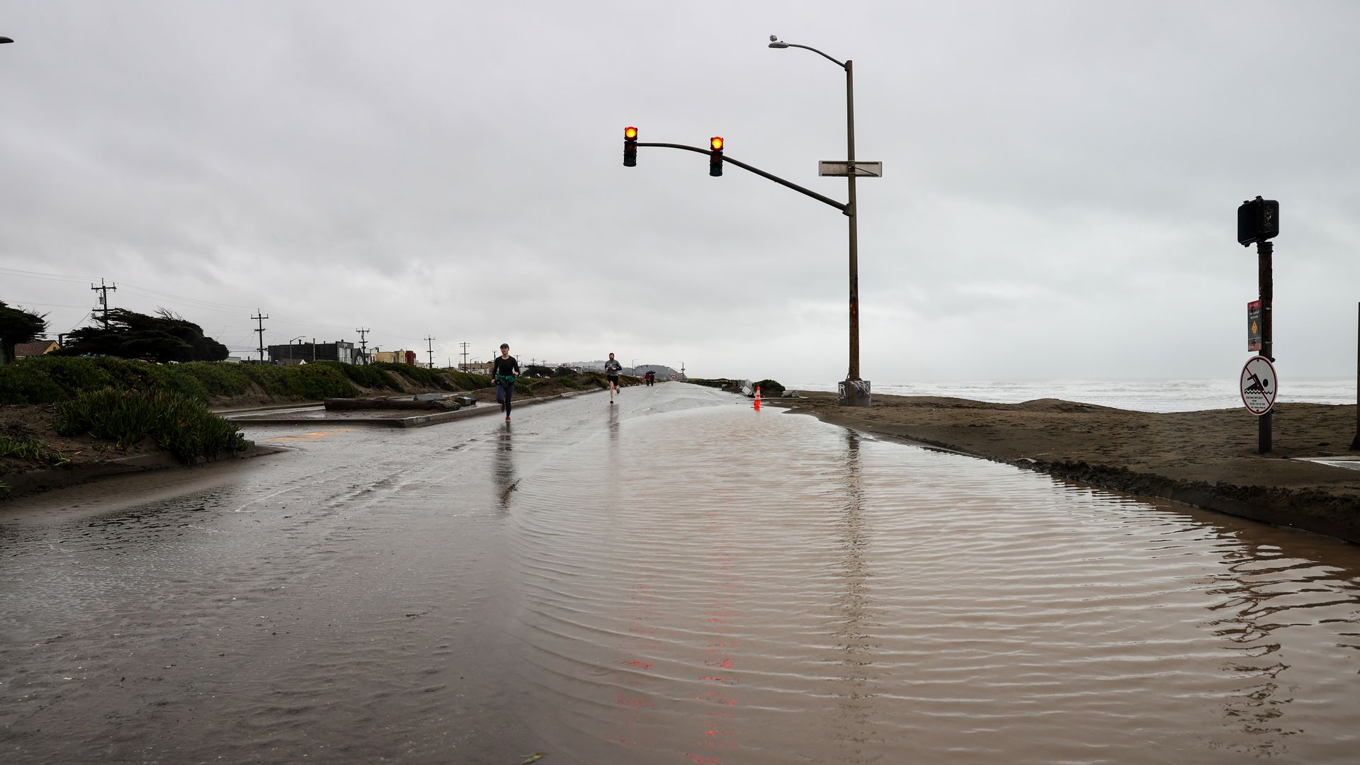 Flooding on The Great Highway 