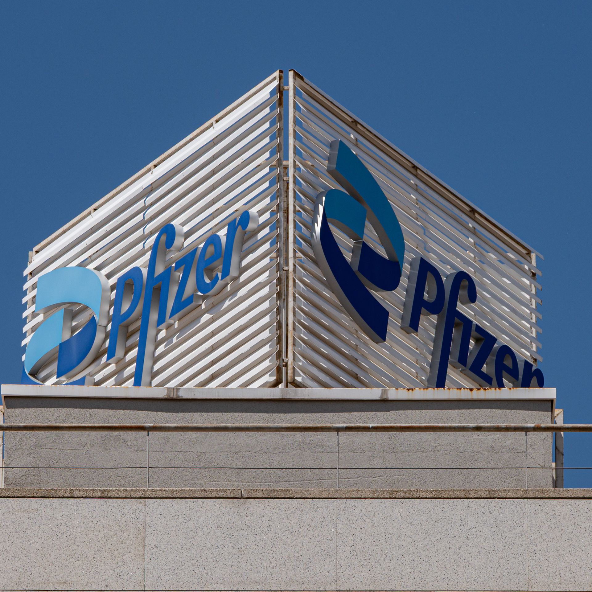Pfizer signs giant cancer drug deal with Chinese biotech