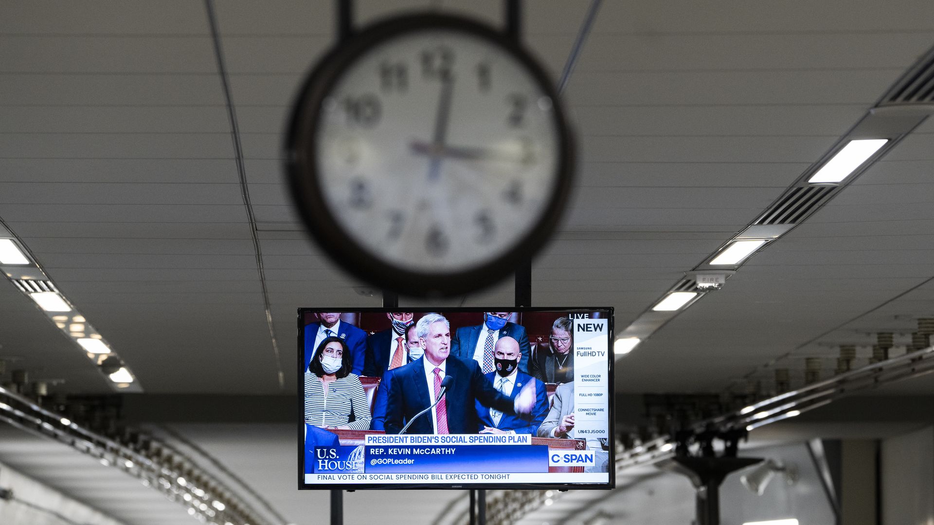 Screen showing Kevin McCarthy speech with a clock above