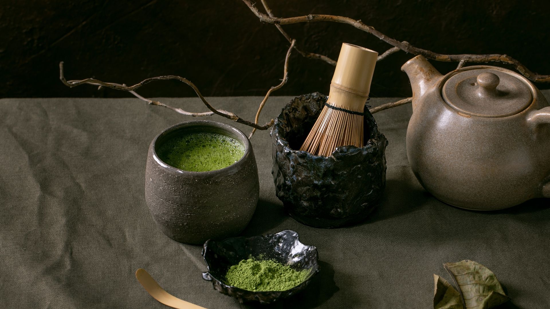 A Japanese tea set, including cup and pot.