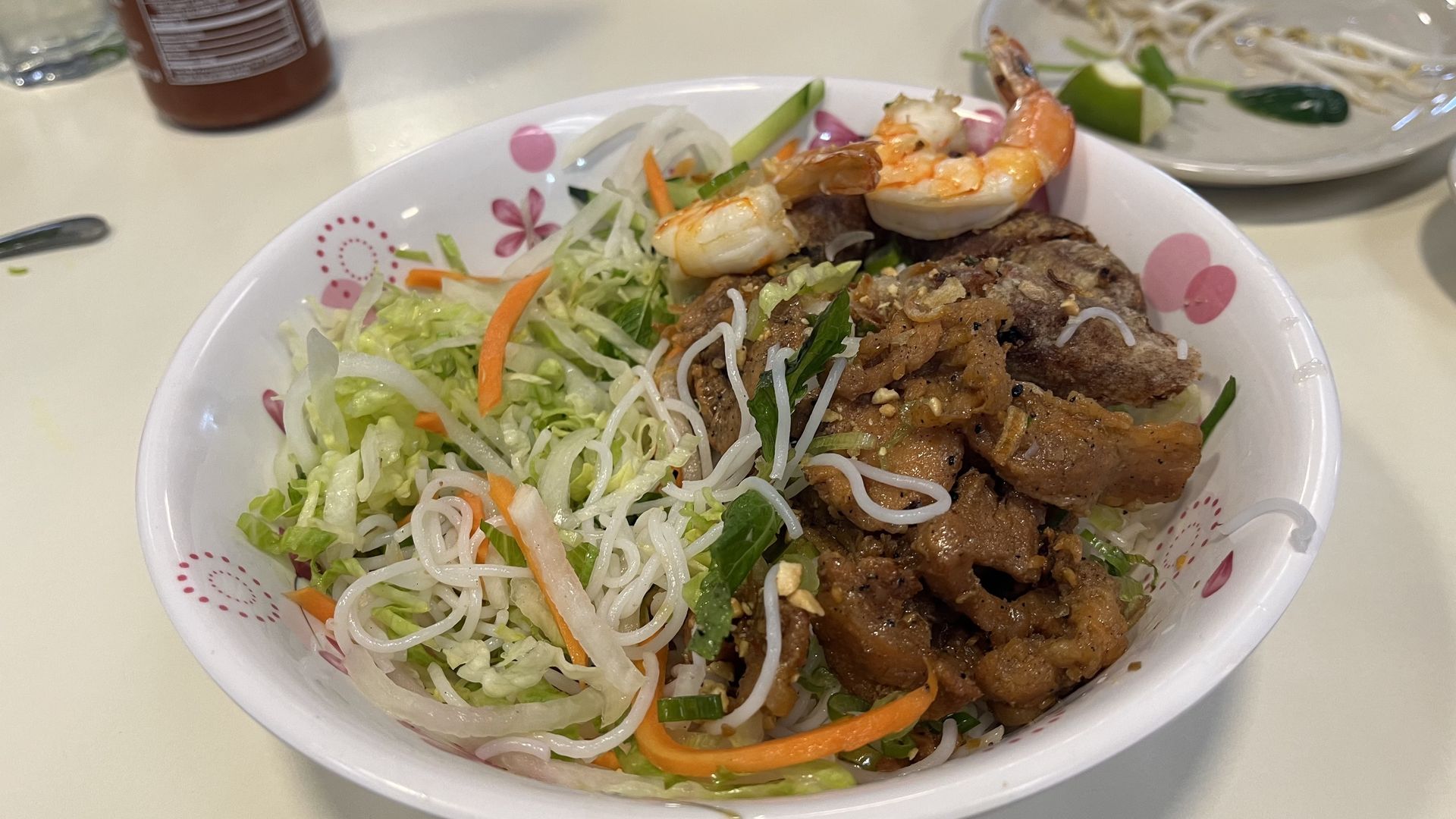 A vermicelli bowl