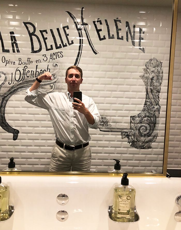 selfie-mirror-at-la-belle-helene-charlotte-restrooms-restaurant