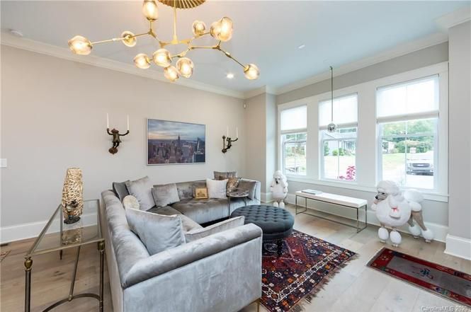 2735 Kilgo Way living room