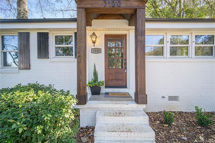 3120 Parkway Ave porch