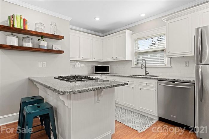 2069 Eaton Rd kitchen