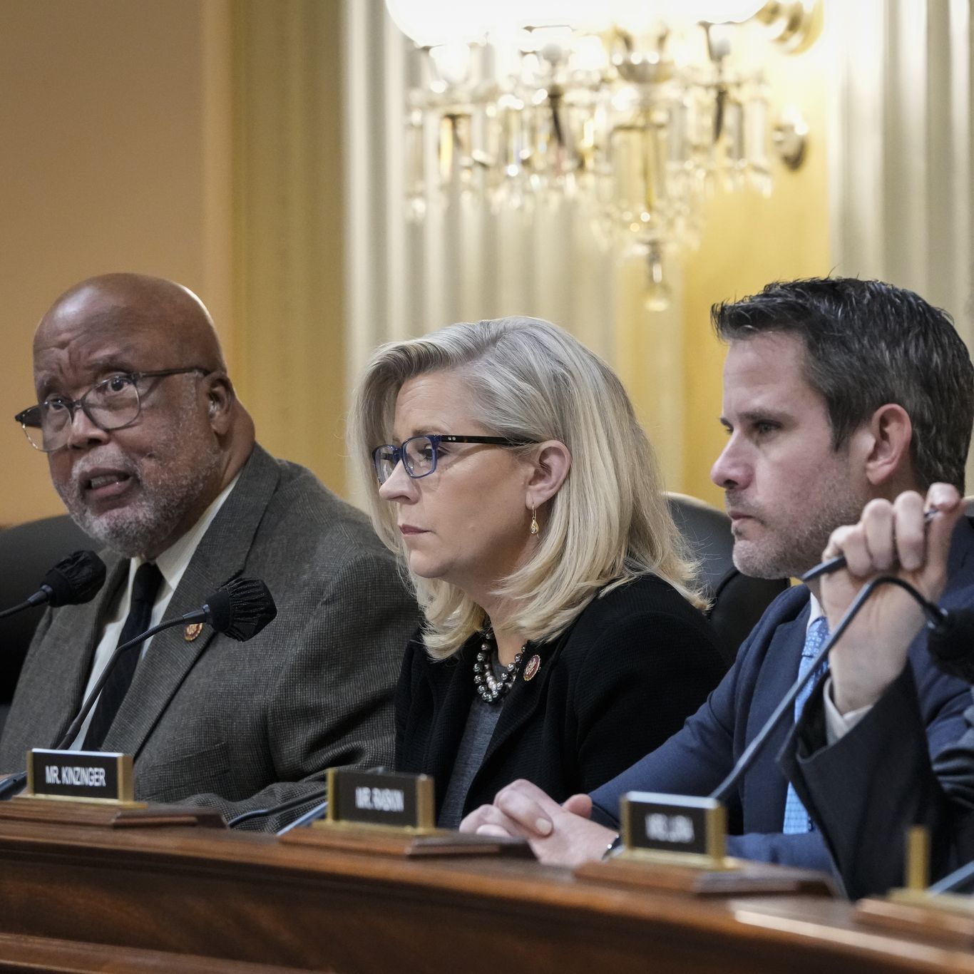 Jan. 6 panel subpoenas 2 far-right 