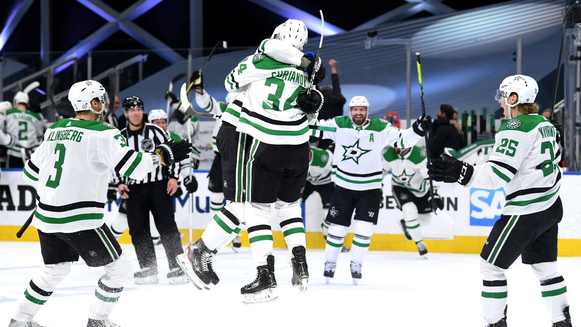 Dallas Stars celebrating
