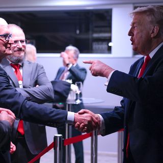 Trump takes his "Lake America" push to Apple