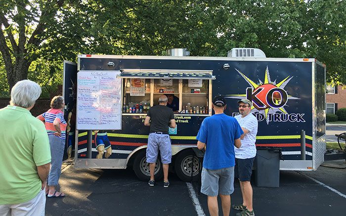 food-trucks-at-strawberry-hill