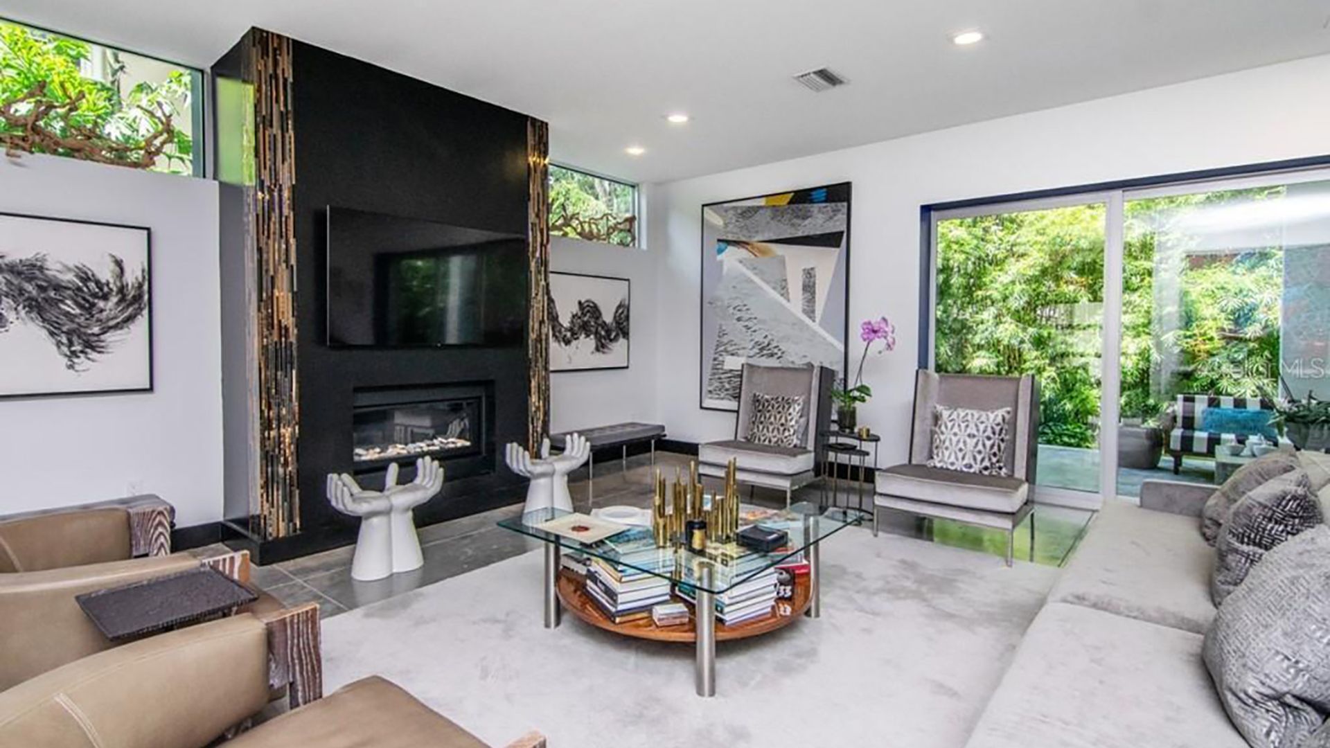 2911 W Fair Oaks Ave asks $2,350,000