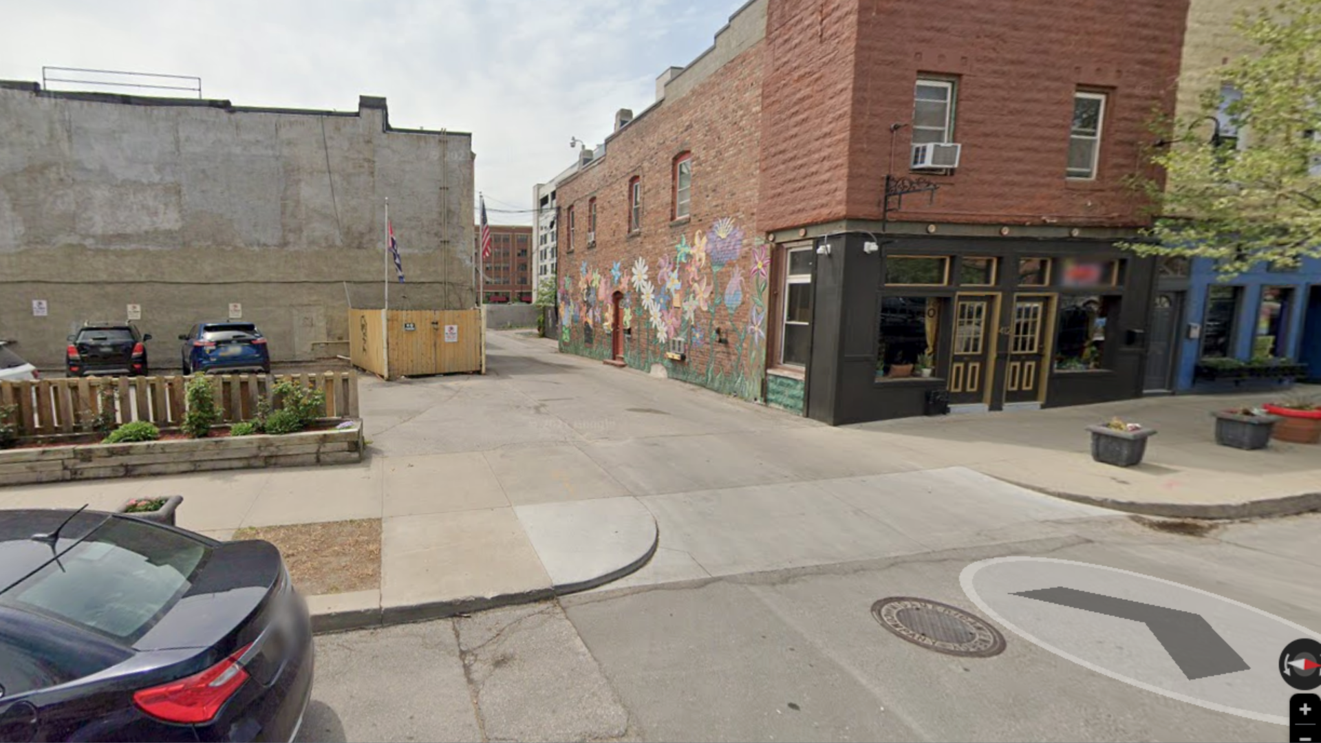 A  photo of an alley in Des Moines.