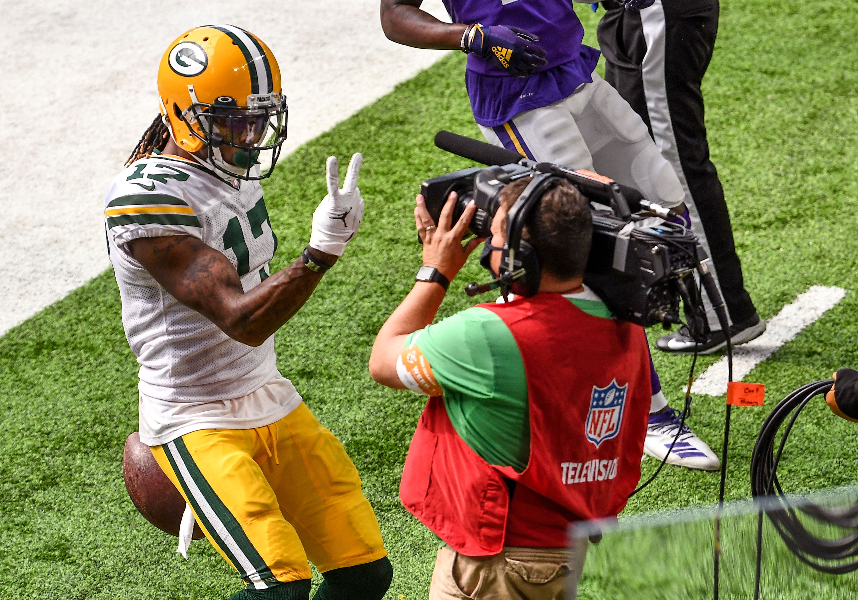 Davante Adams celebrating