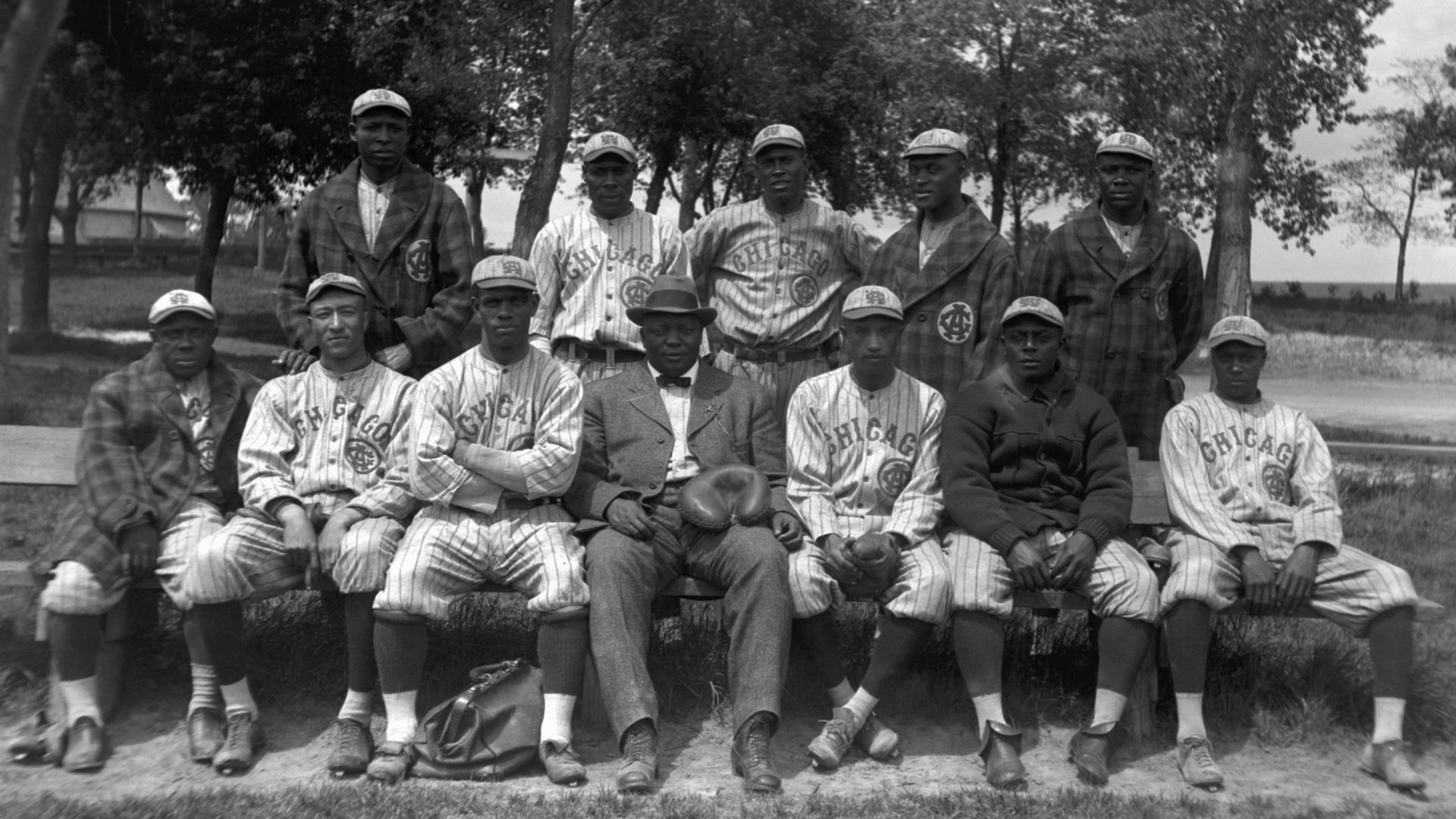 Photo of a baseball team in uniform posing for a group photo 